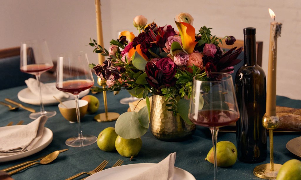 Content Writing: 5 Reasons Flowers Beat Wine as a Thanksgiving Host&nbsp;Gift